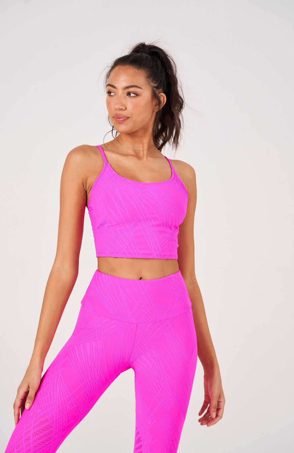ONZIE Women's Pink Origami Graphic Chic Sports Bra PE354G $52 NWT – Walk  Into Fashion
